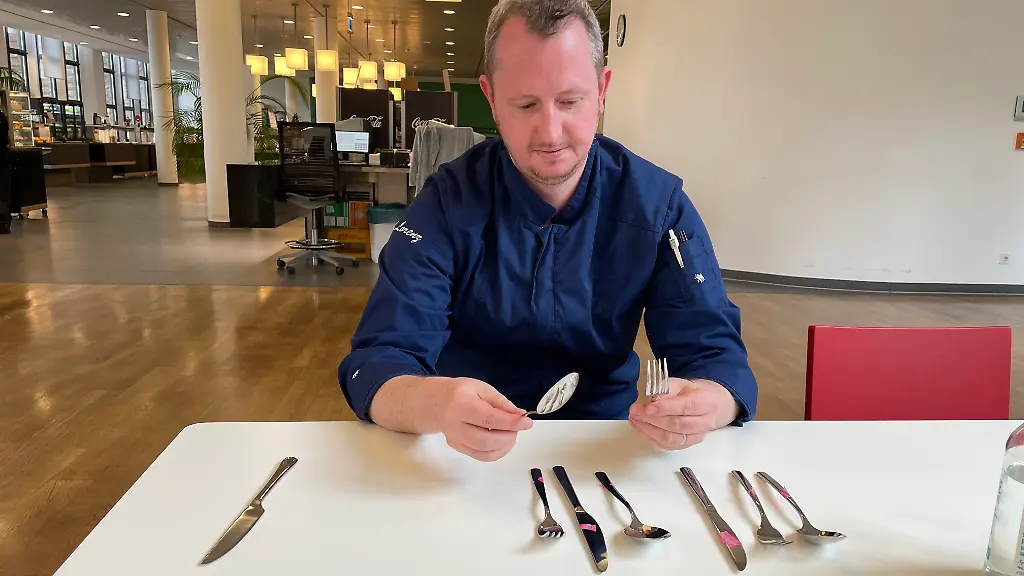 RTL Kantinen-Chef mit Besteck WMF Villeroy und Boch und Bewos